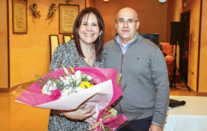 Mercedes de la Roza recibe la Medalla de Asetra y el reconocimiento colectivo