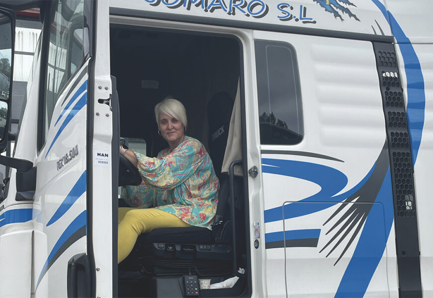 “El camión es mi psicólogo. Me evado de los problemas cuando conduzco”, entrevistamos a Ana Rosa González, de Transportes Jomaro “El camión es mi psicólogo. Me evado de los problemas cuando conduzco”, entrevistamos a Ana Rosa González, de Transportes Jomaro