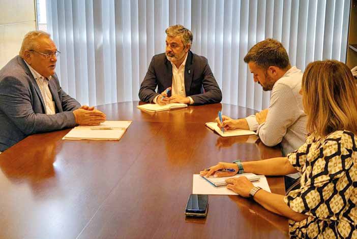 Primera reunión con el Consejero de Fomento, Alejandro Calvo