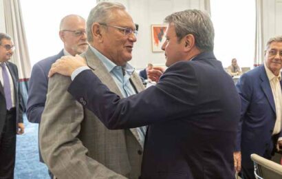 El Ministerio de Transporte rinde homenaje a Ovidio de la Roza y Miguel Ángel Valverde por su trayectoria en el CNTC El Ministerio de Transporte rinde homenaje a Ovidio de la Roza y Miguel Ángel Valverde por su trayectoria en el CNTC